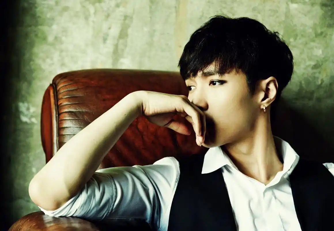 侧脸最帅的男明星,张艺兴上榜,最后一个帅呆了