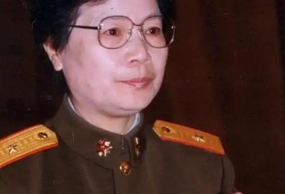 中国首位女中将,丈夫上将,父亲将军,这一家是全球最高军衔家庭
