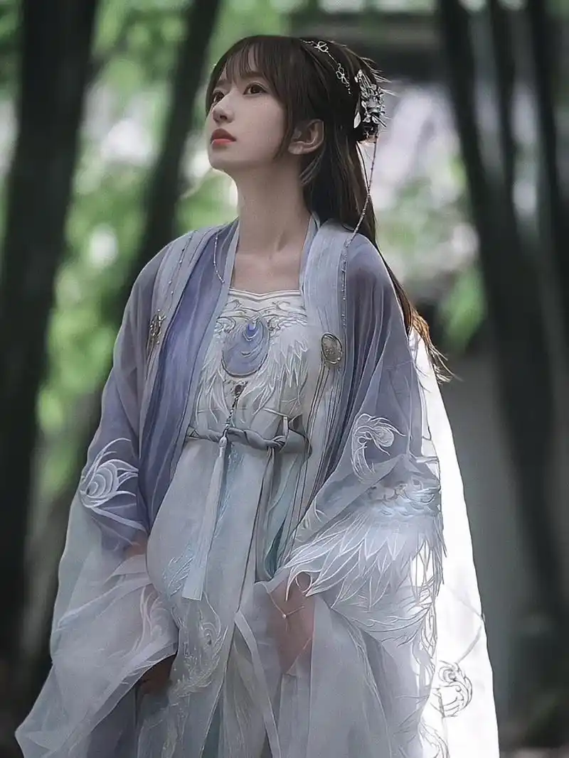 古风美女～#抖音图文来了 #原来穿上古装也可以这么美 #汉服 - 抖音