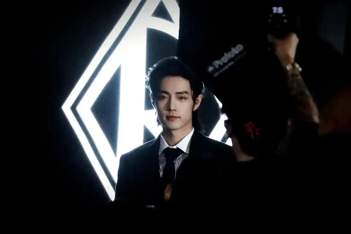 咱就是说,见一次帅一圈#肖战 #肖战黑西装造型 - 抖音