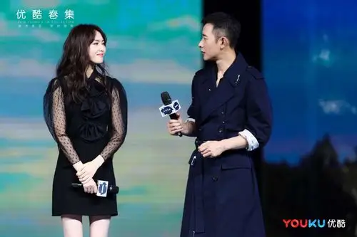 唐嫣现身片场探班罗晋 ,与罗晋如此甜蜜互动,分手传闻不攻自破