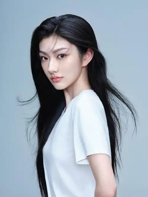 欢瑞世纪官宣00后小花李康