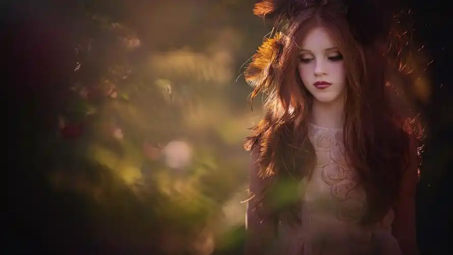 女孩珠宝首饰长头发羽毛自然风格森林丛林唯美意境美女壁纸