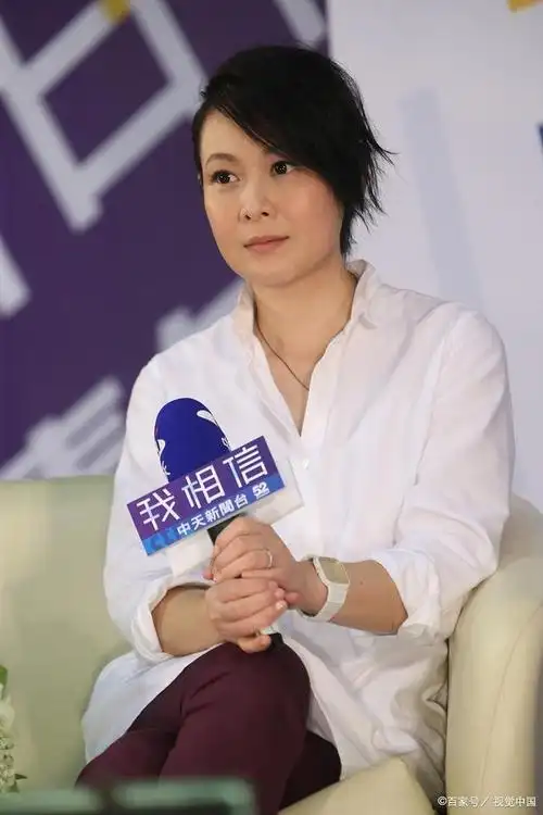 岁月没有给任何人例外,53岁的刘若英越发显老