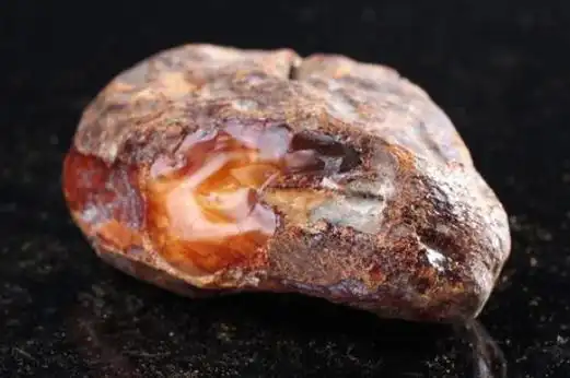 琥珀原石鉴别方法