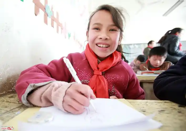 石家庄树洞画女孩让山区孩子插上理想翅膀