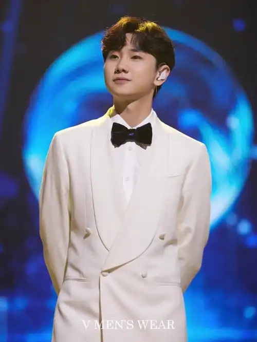 汪苏泷invmenswear白色礼服