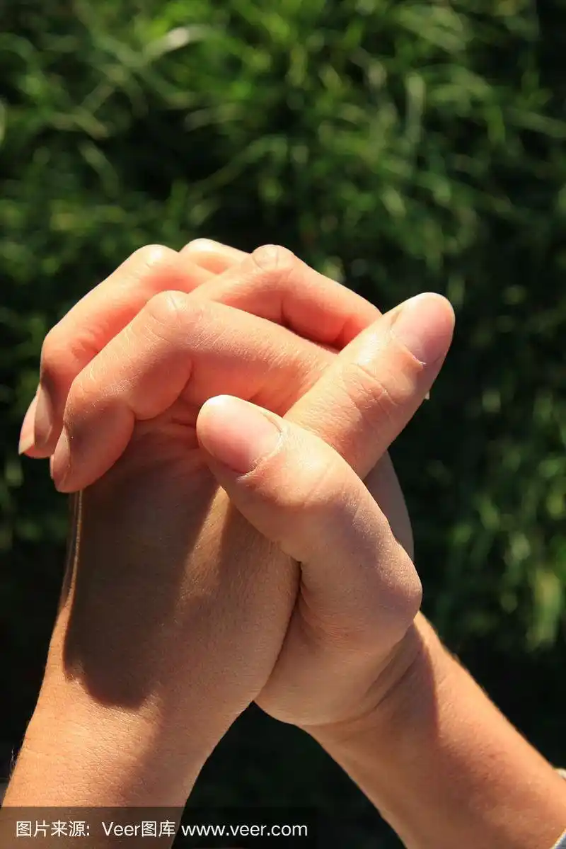 女人,户外,仅一个女人,紧握双手,手