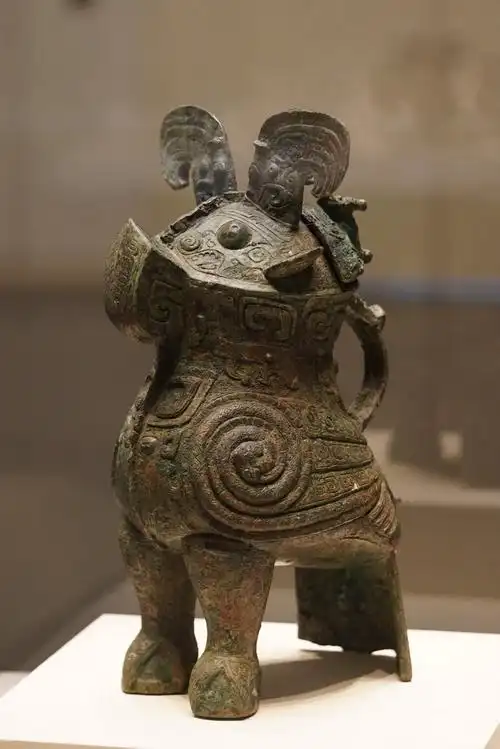 "妇好"青铜鸮尊,商王武丁时期,1976年河南安阳殷墟妇好墓出土.