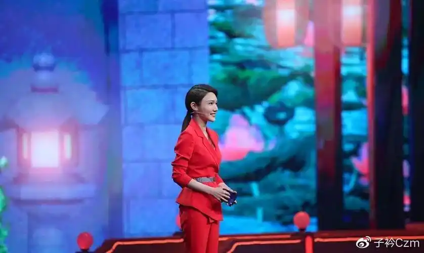 龙洋蛰伏潜行的蜕变2021春晚最靓的主持