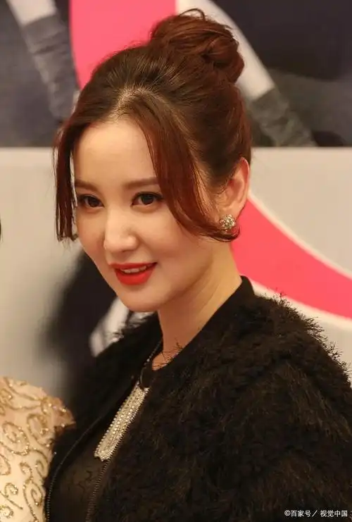 张萌是一位实力派女演员,她曾经因为在《离婚律师》中饰演出轨的焦