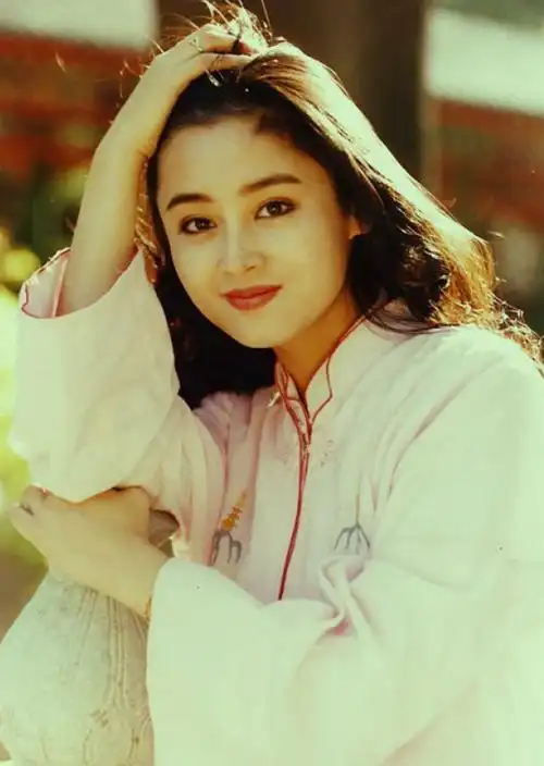 陈红,嫁陈凯歌恩爱27年,如今大儿子低调内敛,小儿子陷入绯闻-