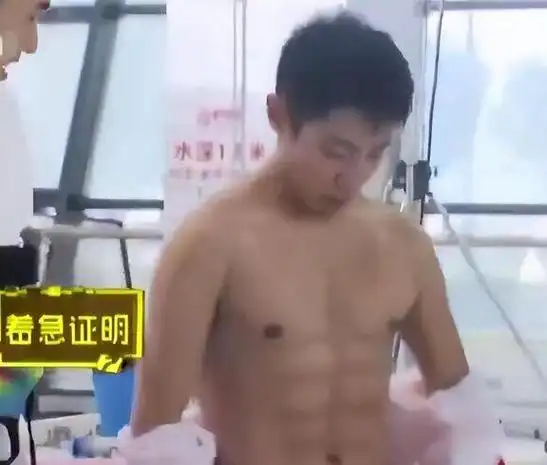 一个举动揭开了撒贝宁的人品难怪董宇辉叫他小撒