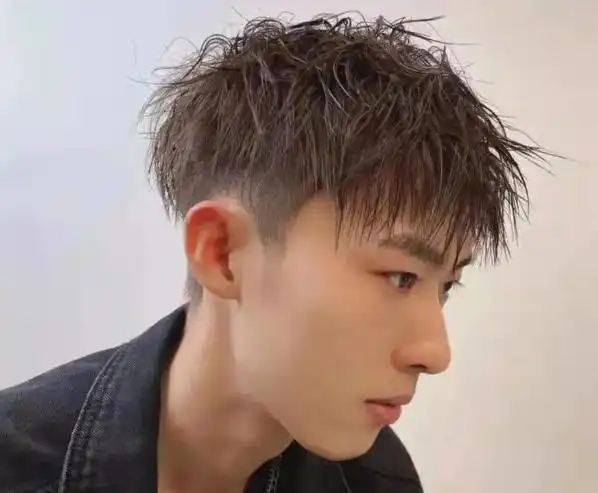 蓬松感油头,凯萨式短发,硬派短寸头,中分微卷发,渣男锡纸烫,逗号发型