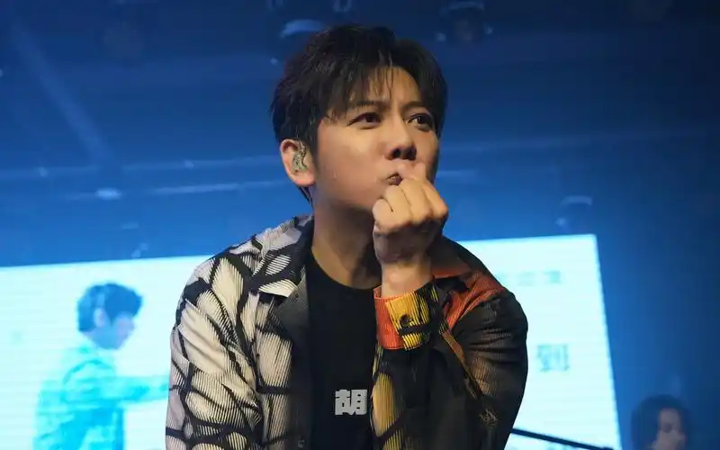 [高清]胡海泉 2023全国巡演 长沙站 炮炮哥哥的比心五连拍