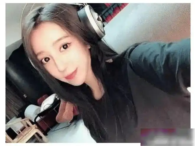 斗鱼女主播呆妹儿早年照片曝出,人设崩塌严重,网友:无法接受