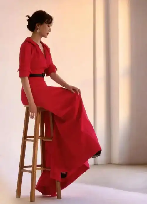 陈数参加活动身穿红色喜庆长裙看到她的穿搭才明白红色有多美