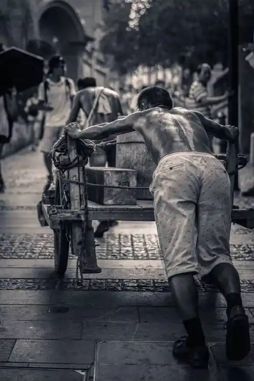 他的肩膀,能扛起一个家