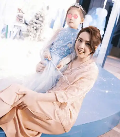 向太慷慨为孙女庆祝3岁生日,现场如童话般美丽,小公主惹人爱_陈岚