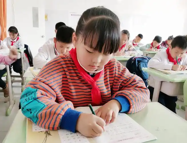 乐学派:书法润童心,墨香伴成长———美秀小学三一班举行写字水平测试