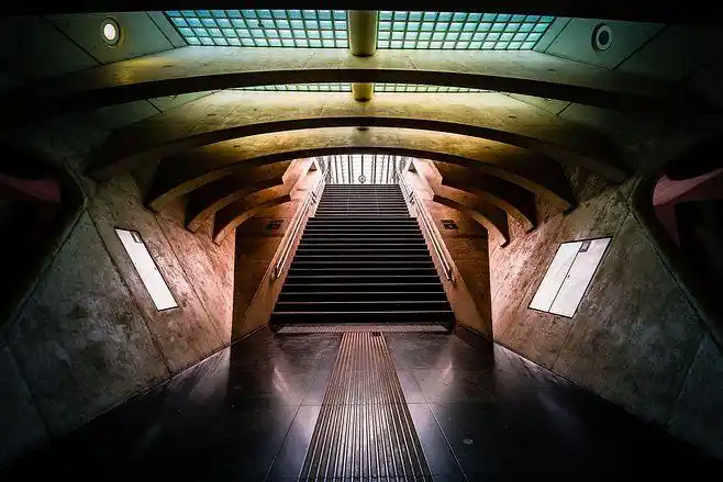 一般2000x1333地下建筑物