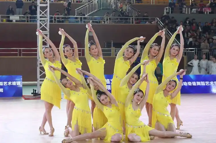 协会集体舞服装