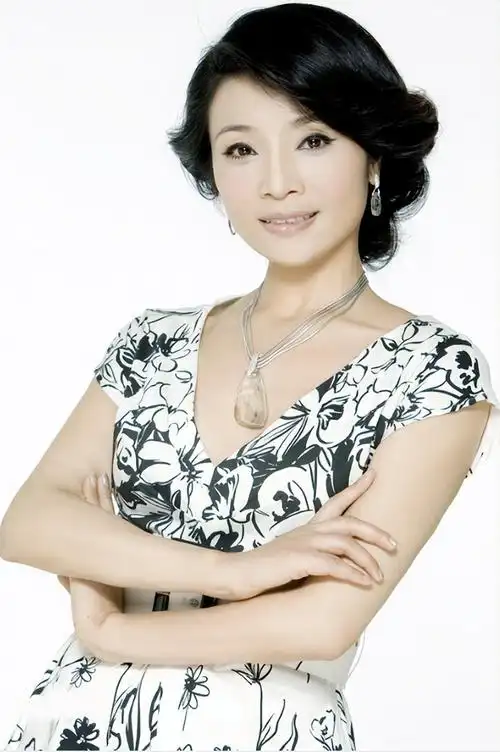 回顾歌唱家李丹阳57岁未婚送走父母后才想做个妈妈