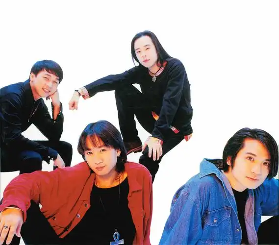 谁有黄家驹红色衣服照片