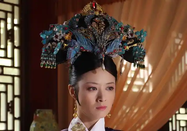 《甄嬛传》中最美的五款旗头,甄嬛两款却不敌华妃这一款!
