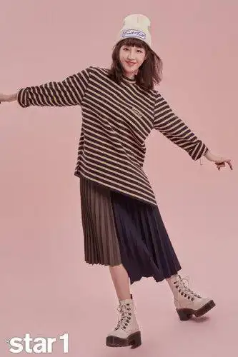 徐仁国女友朴宝蓝拍写真 恋爱中笑容甜