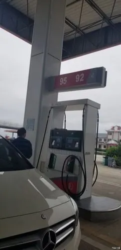 在道县高速公路加油站加油200元