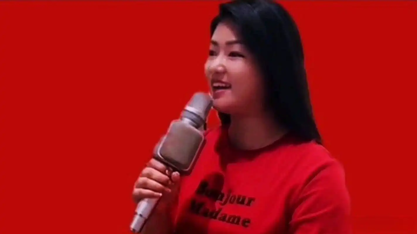 美女歌手罗姣祝你《万事如意》》