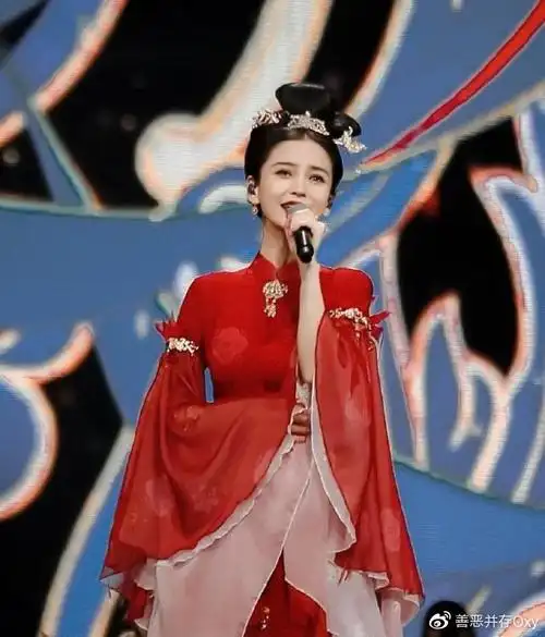 angelababy曝饭拍图穿汉服变古典美人85花太有挑战精神