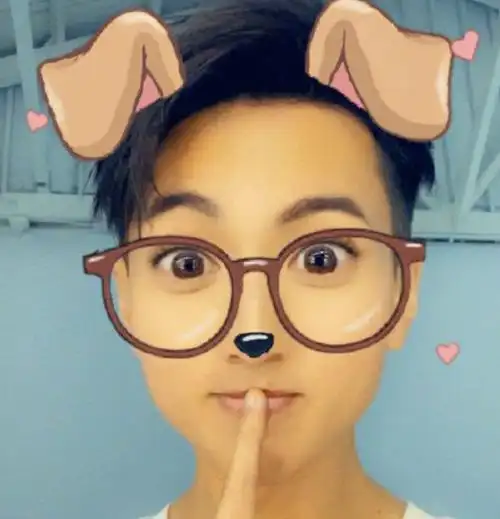 吴尊这是怎么了,嘟嘴卖萌忍了,暗黑女王艳丽红唇不能忍