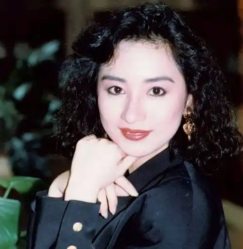 当年的她,怎么也不会想到,自己后来会成为tvb最具代表性的古装花旦之