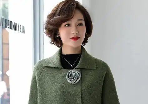 秋季老年女士适合什么发型全新短烫发 染发马起来减龄杠杠的