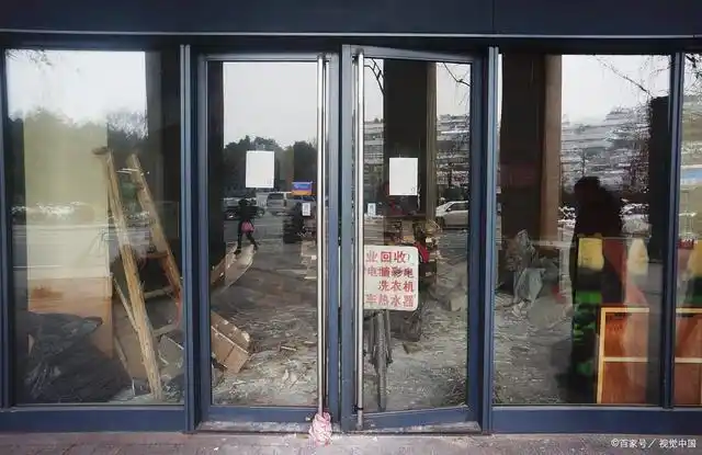 再见2020!奶茶店倒闭,欠了一屁股债,30岁的他哭了!