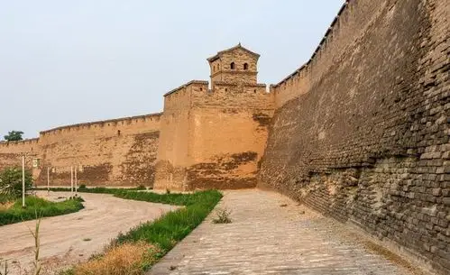 已经失去了古朴沧桑的感觉 平遥城墙以内街道,铺面,市楼保留明清形制