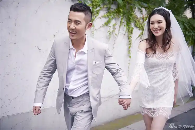 谢晖前妻佟晨洁再婚唯美婚纱照