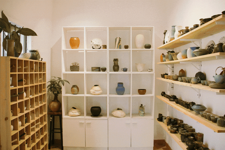 他从景德镇回来, 开了一间迷宫一样的陶艺工作室