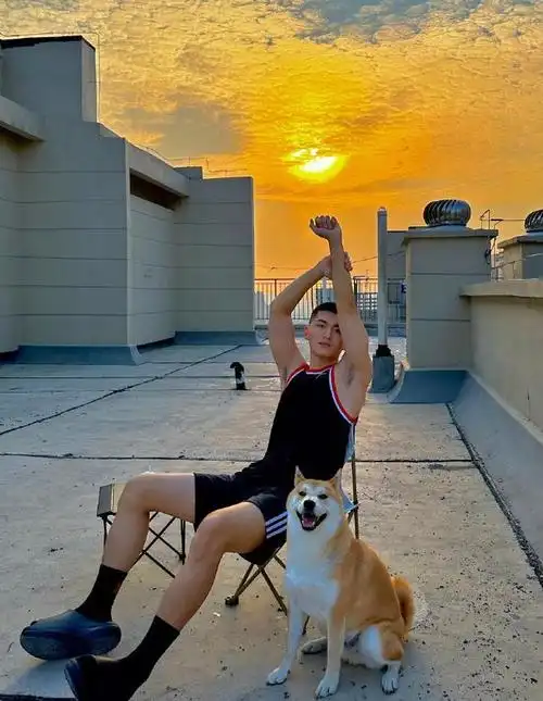 很会撩人的肌肉大男孩好身材性感又迷人随手一拍就是大片