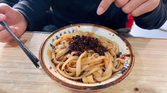 大同市最好吃的辣椒最特别的面皮之一,与别家的面皮味道不太一样-美食