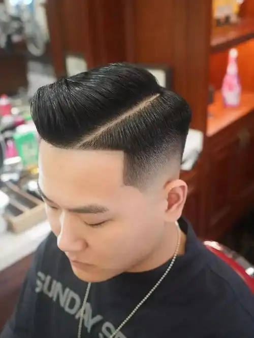 2021年男士流行发型分享复古油头