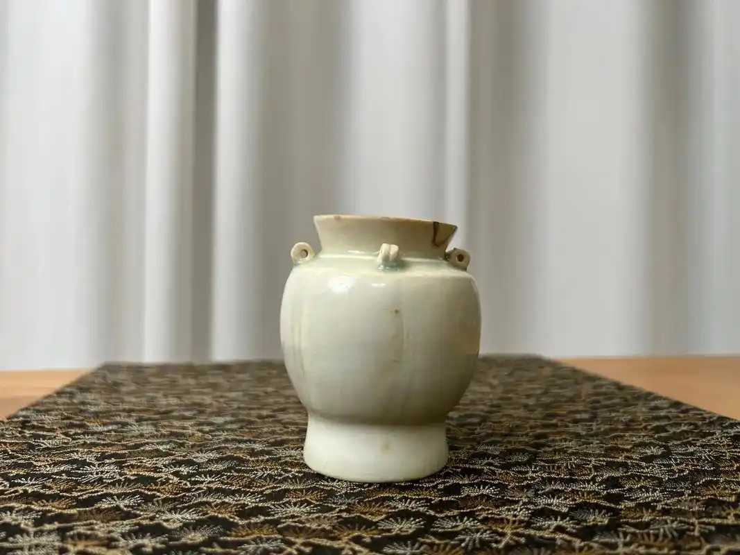 北宋湖田窑青白釉四系罐 口径4.6cm,高7.5 - 抖音