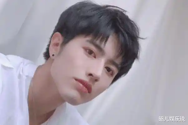 1995年出生的罗正长相比较可爱也是一个很有潜力的明星