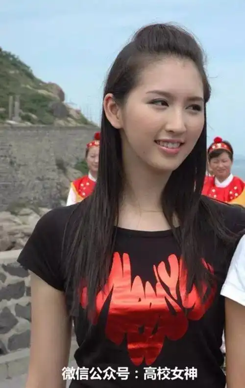 长腿港姐何傲儿,与80岁林建名惊爆爷孙恋?