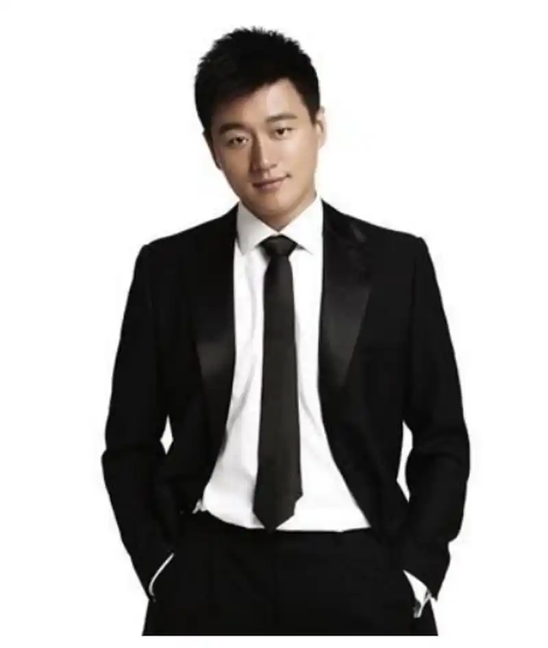 最近,佟大为在个人社交平台上分享了一组在家包饺子的照片,网友们纷纷