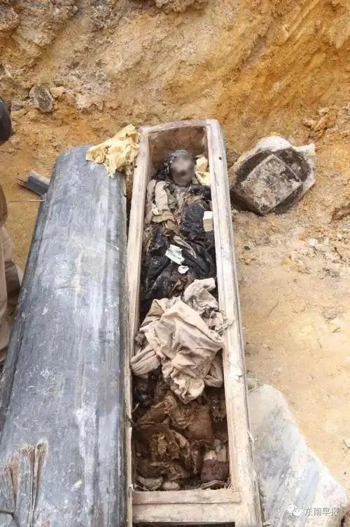 福州拆迁地竟挖出两座清朝古墓村里人都惊呆了