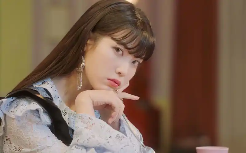 【4k原版】iu 2021全新正规专辑自作词先行曲《celebrity》mv公开