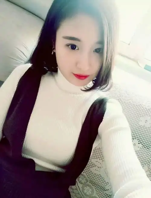 清纯气质小美女梁晨的生活照